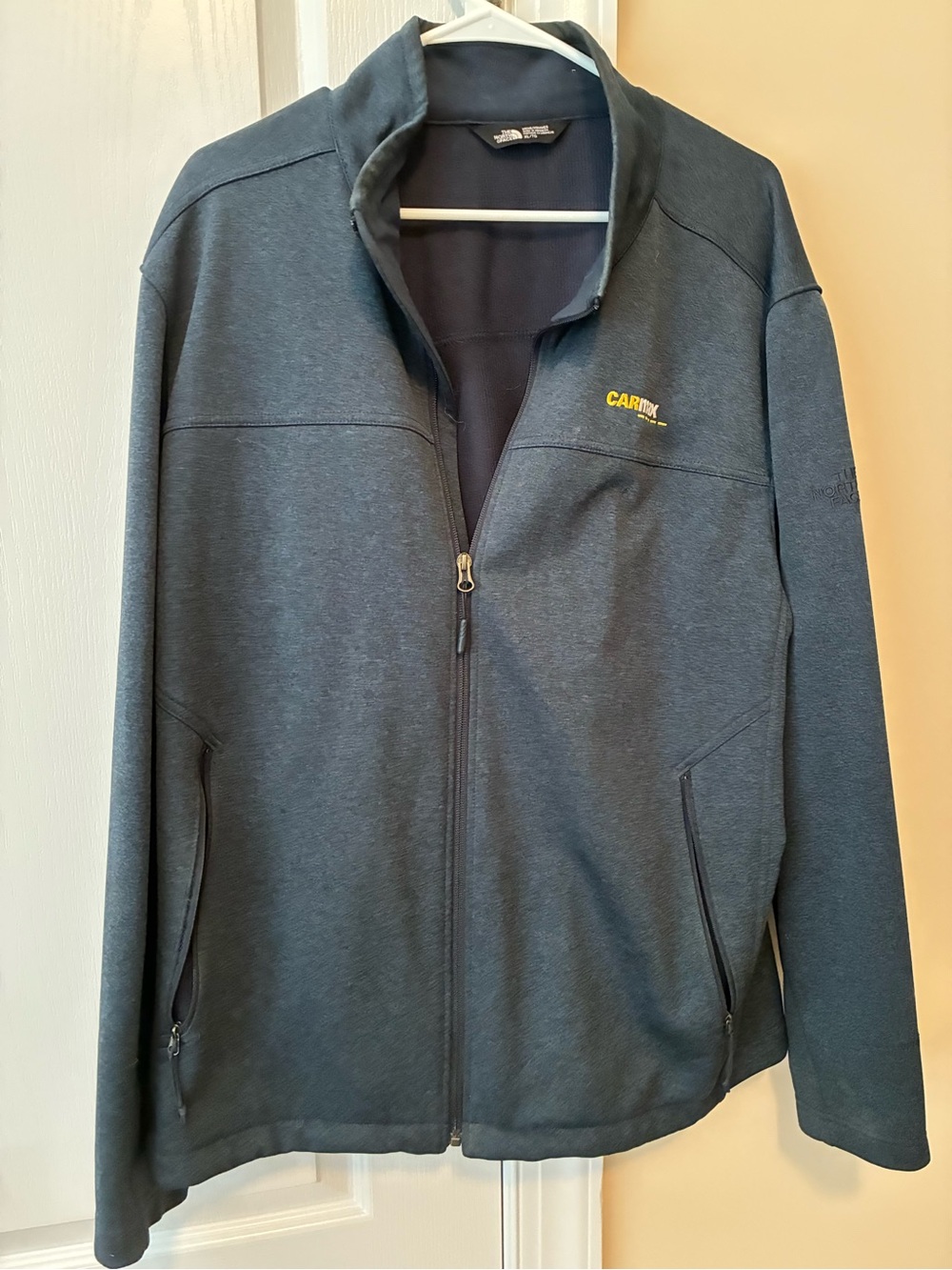 The North Face Men's Dark Gray Lightweight Full-Zip Jacket